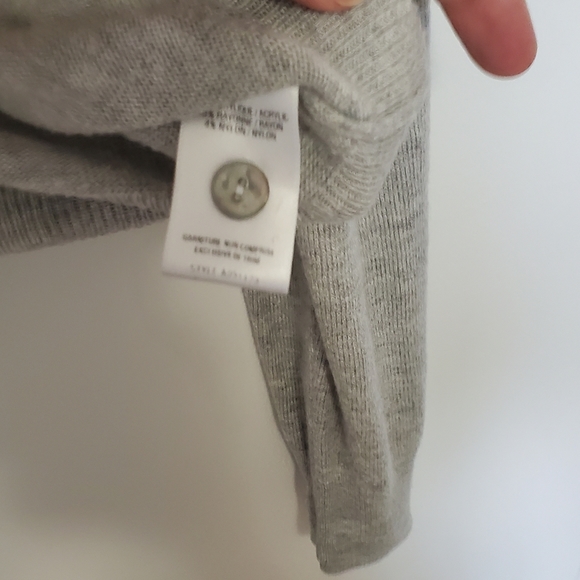 3/$30 Great knit sweater - Picture 3 of 4